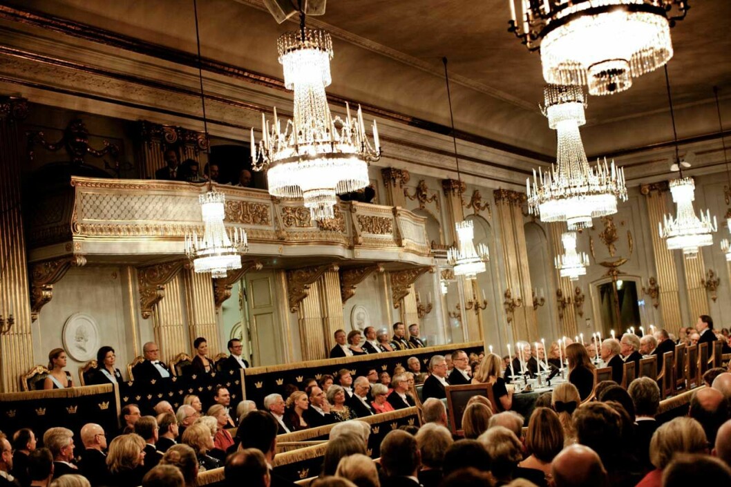 Vid högtidssammankomsten den 20 december kommer de nya ledamöterna att inträda i Svenska Akademien. Vid högtidssammankomsten den 20 december kommer de nya ledamoterna att inträda i Svenska Akademien.
