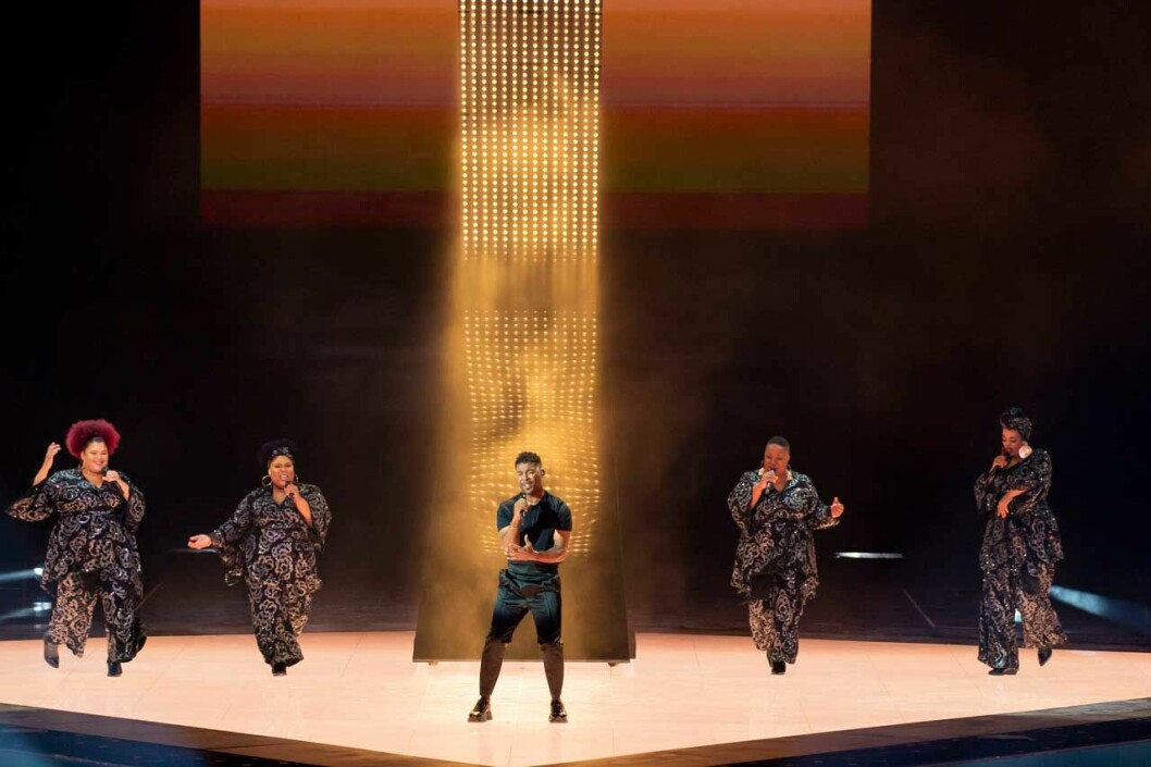 John Lundvik startar som bidrag nummer 9 i finalen med låten Too late for love. John Lundvik startar som bidrag nummer 9 i finalen med låten Too late for love.