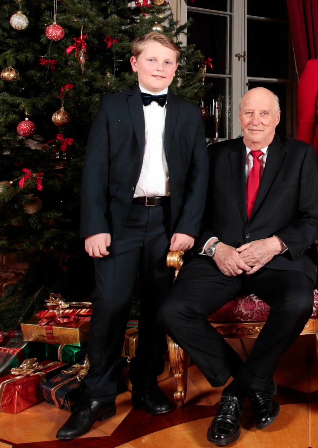 Med farfar kung Harald. Prins Sverre Magnus, kung Harald.