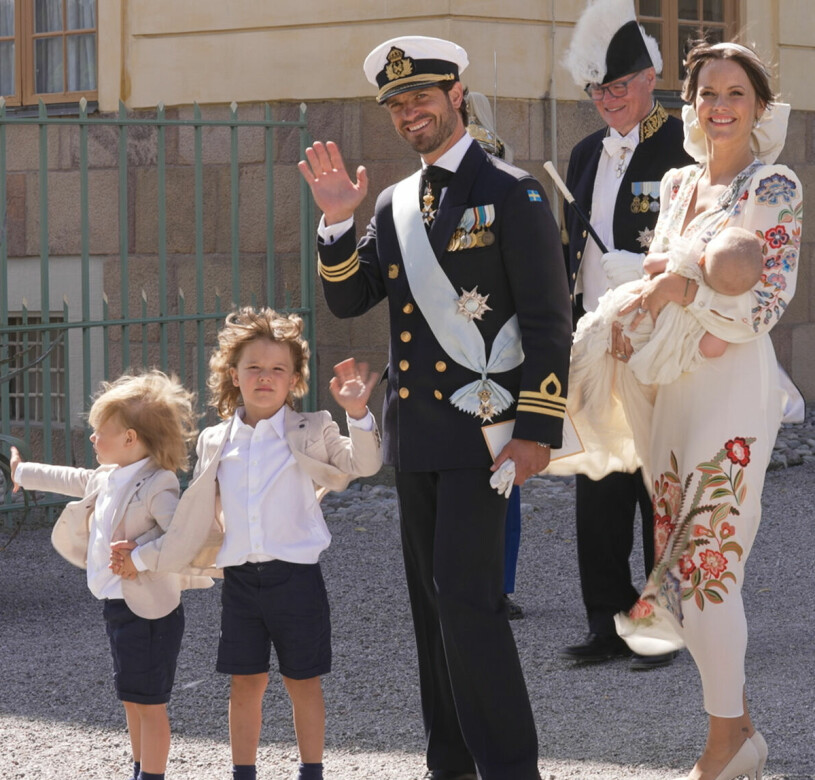 ...medan Sofia och Carl Philip och deras småprinsar inte är med fullt lika mycket. Året med kungafamiljen SVT Prins Julians dop Sofia Carl Philip Gabriel Alexander