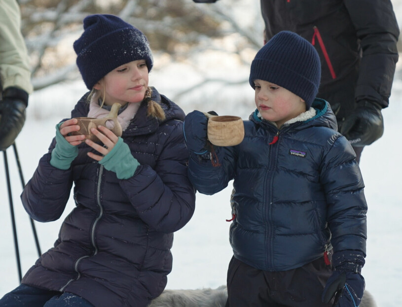 Varm soppa i snön. Fast prins Oscar gillade kakorna bättre. Prinsessan Estelle Prins Oscar