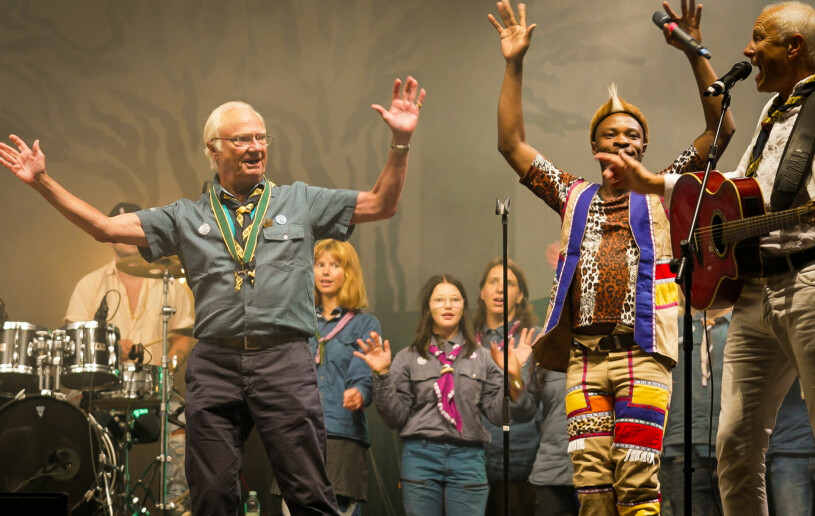 Kungen fick feeling – och nu kan hela världen se hans vilda dans. Kungen på Jamboree 2022
