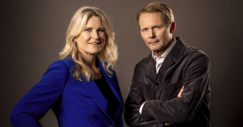 Camilla Kvarttorft och Felix Herngren leder SVT-programmet Samhällskollaps som har premiär den 20:e april. Camilla Kvarttorft och Felix Herngren