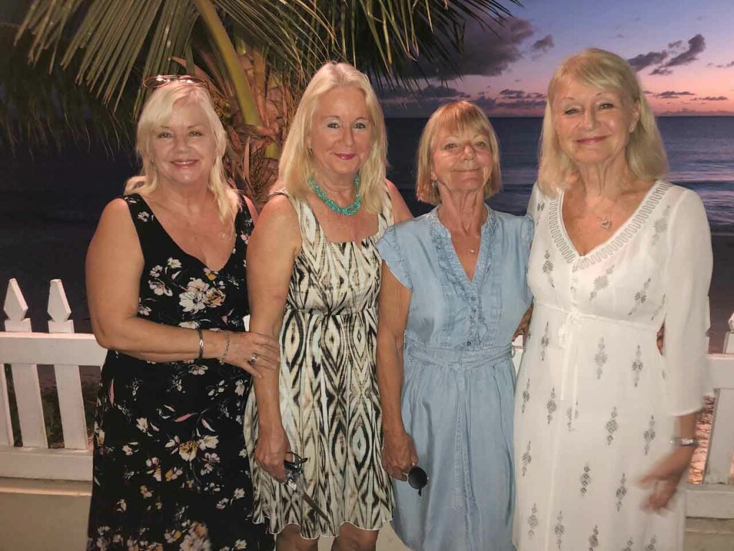 – Det är fantastiskt att vi har Barbados tillsammans! Pia, Titti och Gull har alla hamnat här tack vare storasyster Alexandra. – Det är fantastiskt att vi har Barbados tillsammans! Pia, Titti och Gull har alla hamnat här tack vare storasyster Alexandra.