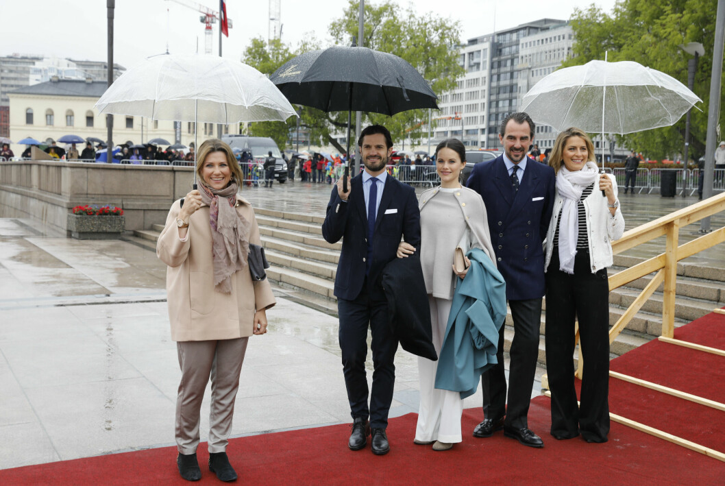 Prins Nikolaos med frun prinsessan Tatianaved på bild med prins Carl Philip, prinsessan Sofia och prinsessan Märtha Louise. Prins Nikolaos med frun prinsessan Tatianaved på bild med prins Carl Philip, prinsessan Sofia och prinsessan Märtha Louise.