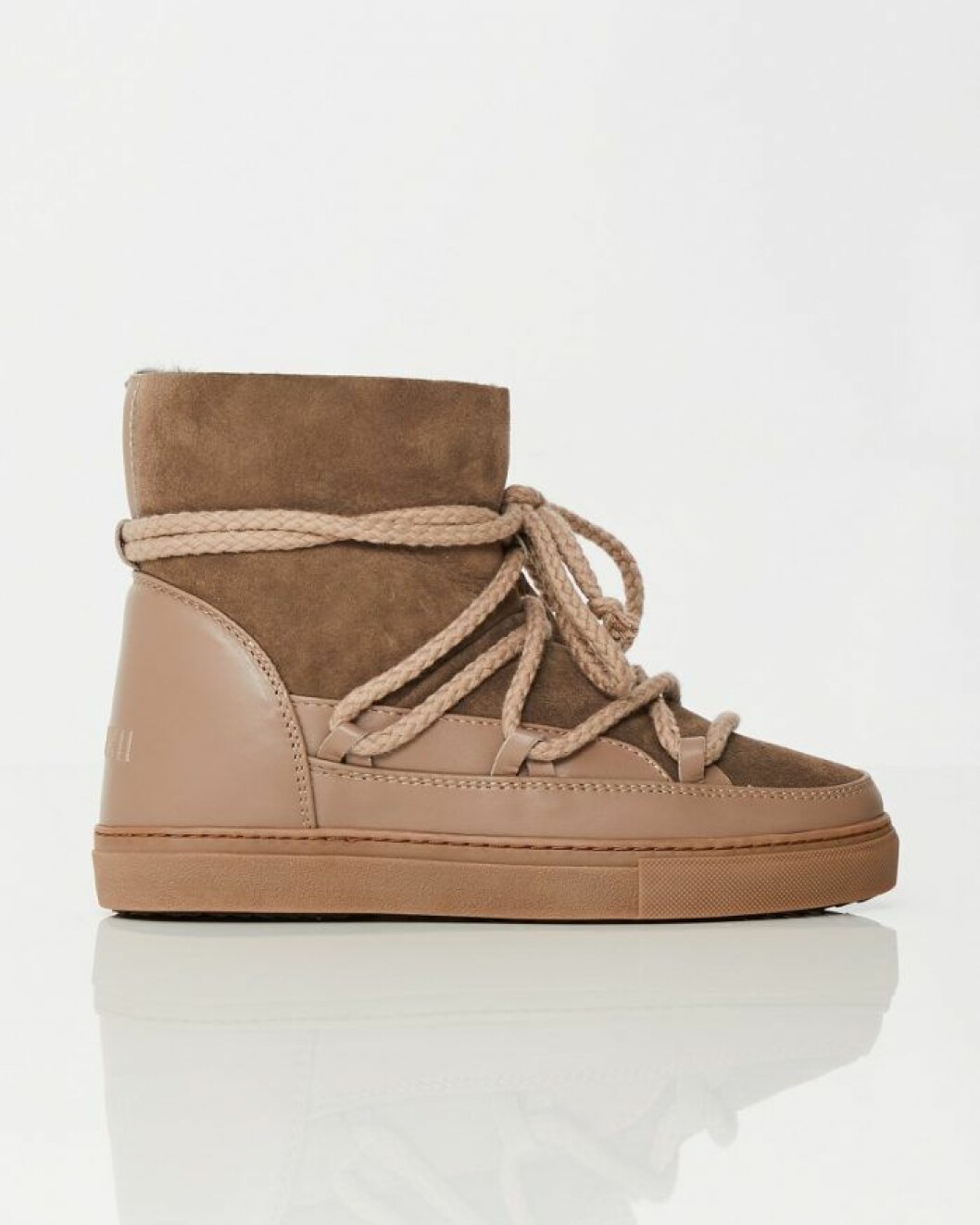 Beigea boots från Inuikii