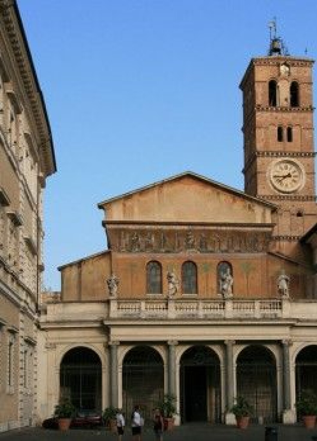 The-Basilica-of-Our-Lady-in-Trastevere