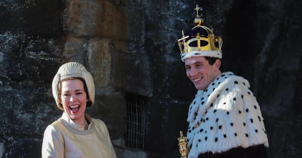 Olivia Colman som drottning Elizabeth i säsong 3 av The Crown. Här när prins Charles får ta emot kronan, spiran och manteln. Olivia Colman som drottning Elizabeth i säsong 3 av The Crown. Här när prins Charles får ta emot kronan, spiran och manteln.