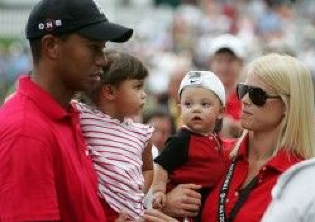Tiger och Elin med barnen Sam Alexis och Charlie Axel.