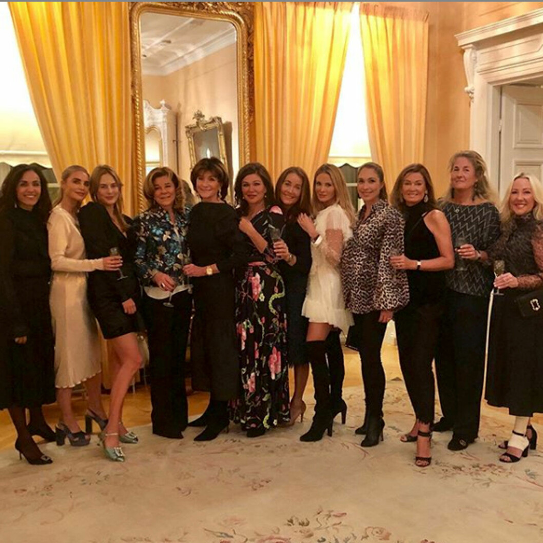 12 ladies runt bordet! Louise Thott och Carolina Gynning på Bathina Philipsons tjejmiddag.