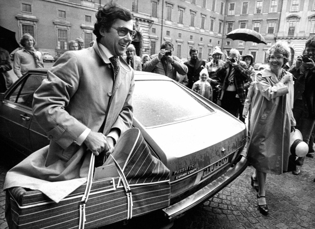 Victoriadagen 2020 – Tord Magnuson och prinsessan Christina på väg för att titta på nyfödda Victoria 1977.