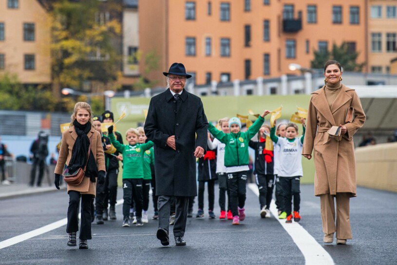 Tre generationer kungligheter: Estelle, kungen och Victoria.
