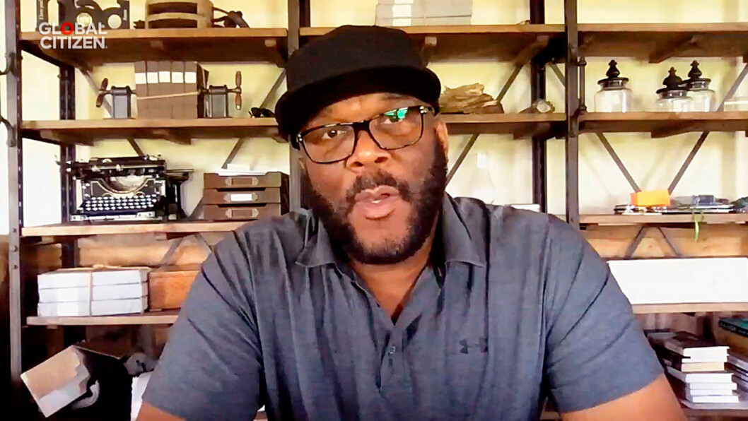 Meghans och Harrys värd Tyler Perry. Tyler Perry. Meghan och Harry bor i hans hus i Malibu.