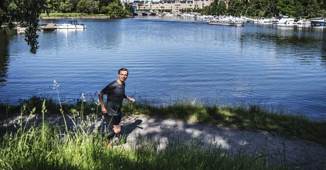 Ulf Kristersson springer runt 4 mil i veckan – här på Djurgården i Stockholm. Moderaternas partiledare Ulf Kristersson