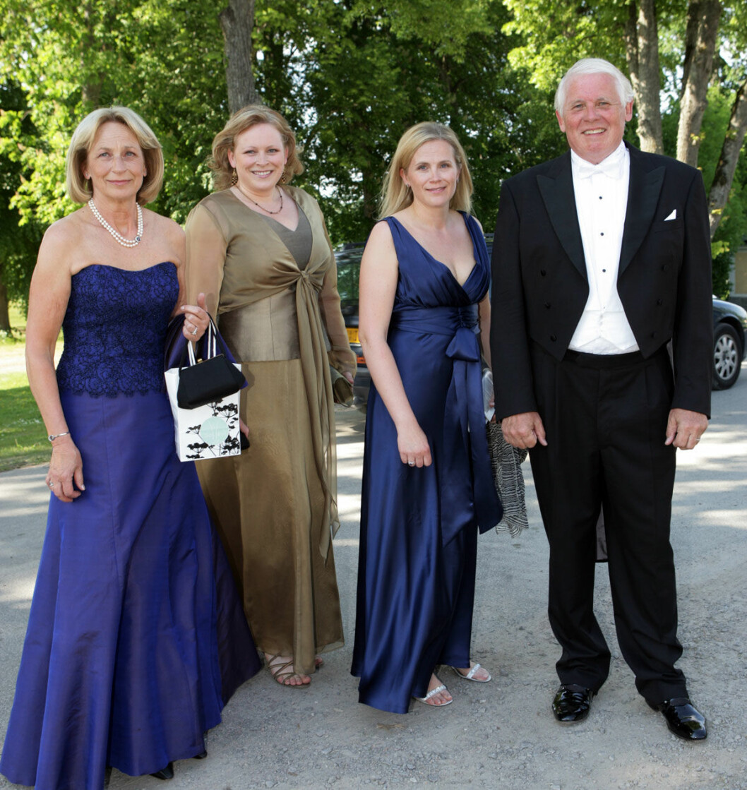 Brudens familj: Mamma Ulla-Christina och pappa Bo Svensson samt systrarna Camilla och Jessica. familj: Mamma Ulla-Christina och pappa Bo Svensson samt systrarna Camilla och Jessica.