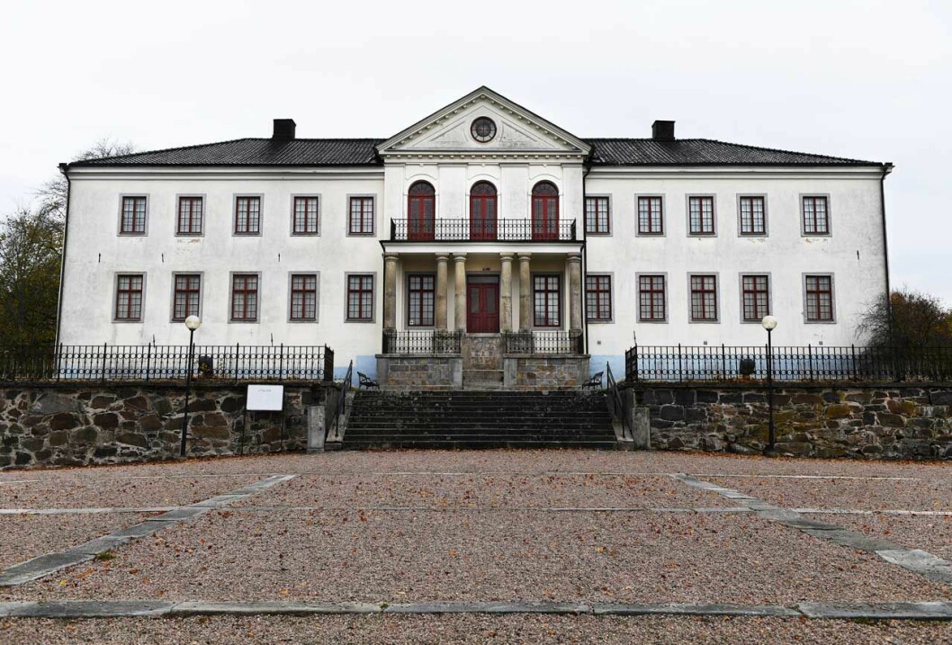 Nääs slott i Västergötland har miljöer som är oerhört välbevarade. Här spelades Vår tid är nu in. Nääs slott i Västergötland har miljöer som är oerhört välbevarade. Här spelades Vår tid är nu in.