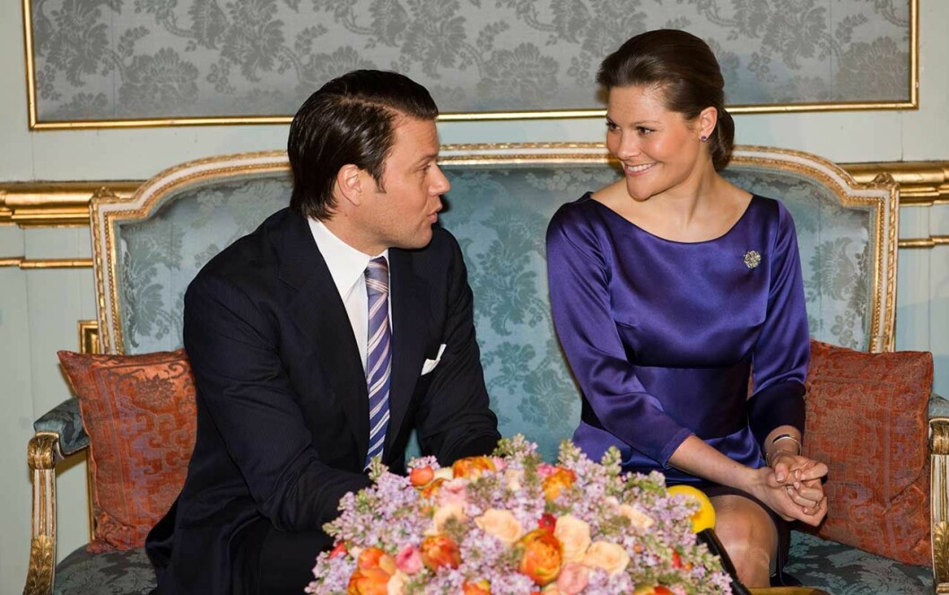 Victoria och Daniel berättar om sin förlovning år 2009. Victoria och Daniel berättar om sin förlovning år 2009.