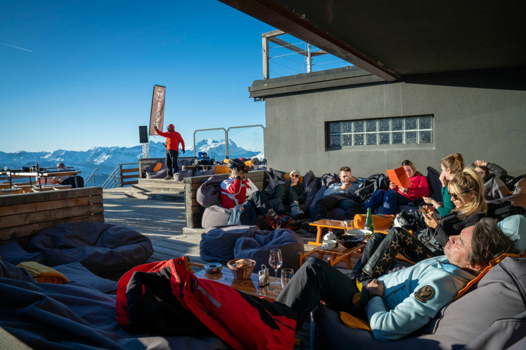 Solgass! En vanlig syn i danska kronprinsfamiljens skidparadis. Solsäkra i Verbier i Schweiz.