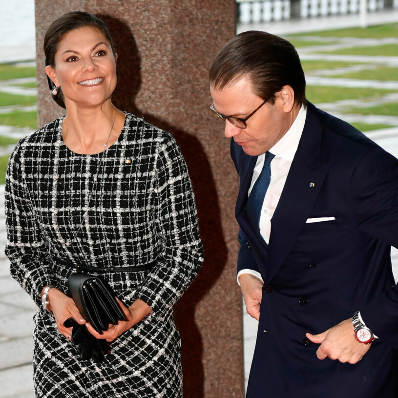 Kronprinsessan Victoria, i dag i rutig klänning. Kronprinsessan Victoria rutig klänning lunch Stockholms stadshus Statsbesök Spanien