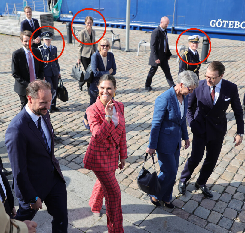 Victoria och kronprins Haakon – och deras entourage. Kronprinsessan Victorias adjutant Carin Ellström, hovmarskalk Lena Bartholdsson och kronprins Haakons adjutant