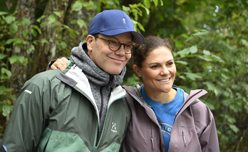 Victoria och Daniel njuter av varandras sällskap ute i naturen, där de trivs som bäst!