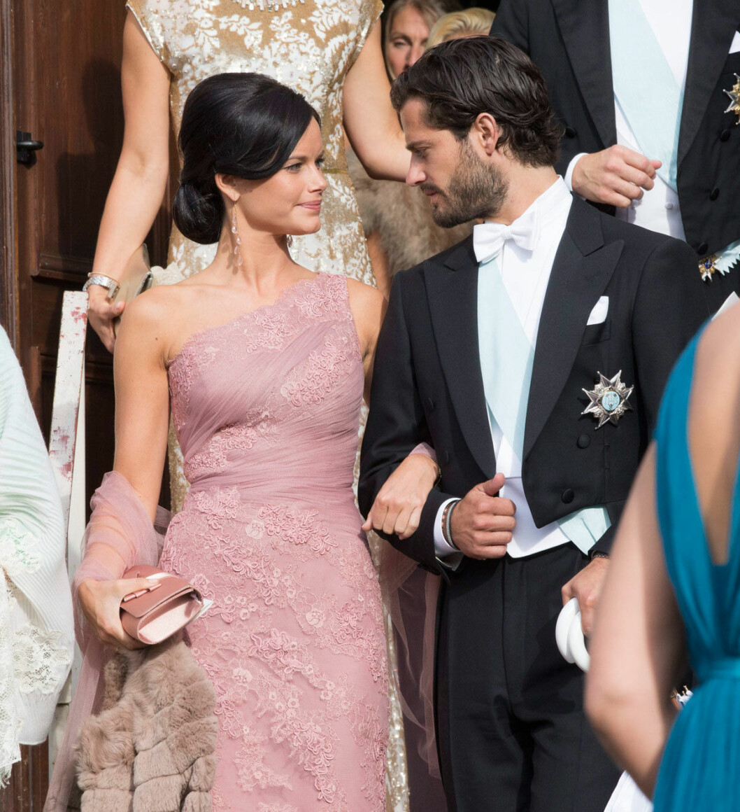 Sofa Hellqvist och prins Carl Philip med sin kärleksfulla blick. Sofa Hellqvist och prins Carl Philip