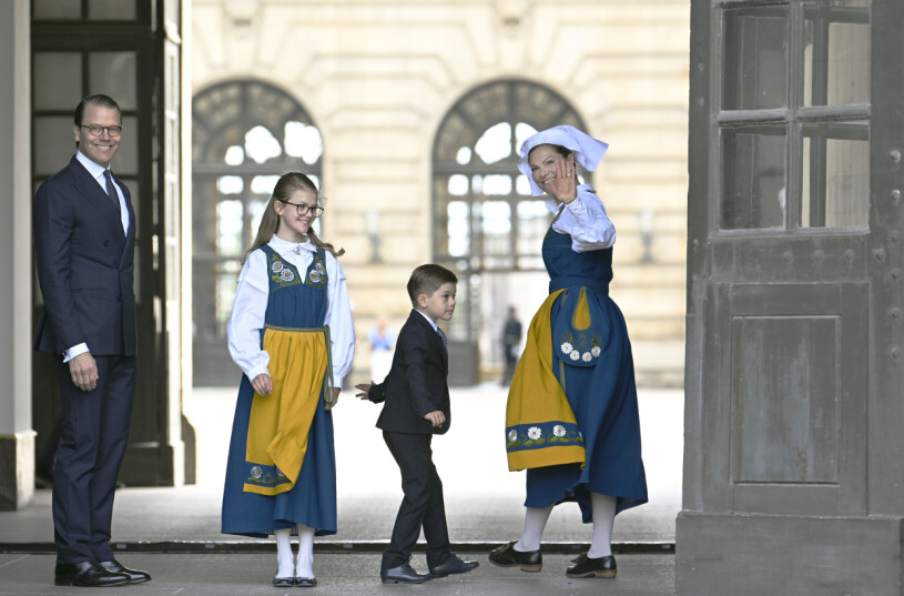 Kronprinsessfamiljen öppnar slottet på nationaldagen.