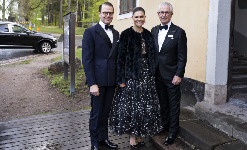 Victoria bar även Giambattista Valli-klänningen i maj 2022.