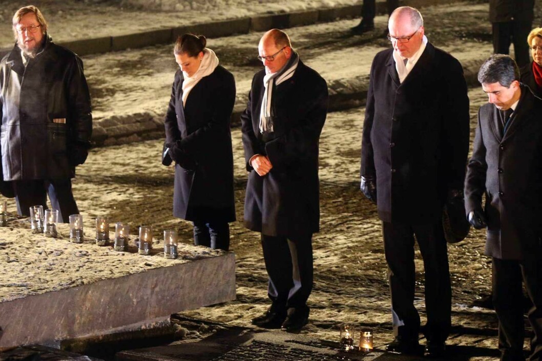 Kronprinsessan hedrade offren med ett ljus vid 70-årsminnet i Auschwitz-Birkenau. Den gången var kungligheter och statschefer från 30 länder på plats. Kronprinsessan Victoria vid minnesceremonin i Auschwitz-Birkenau 2015.