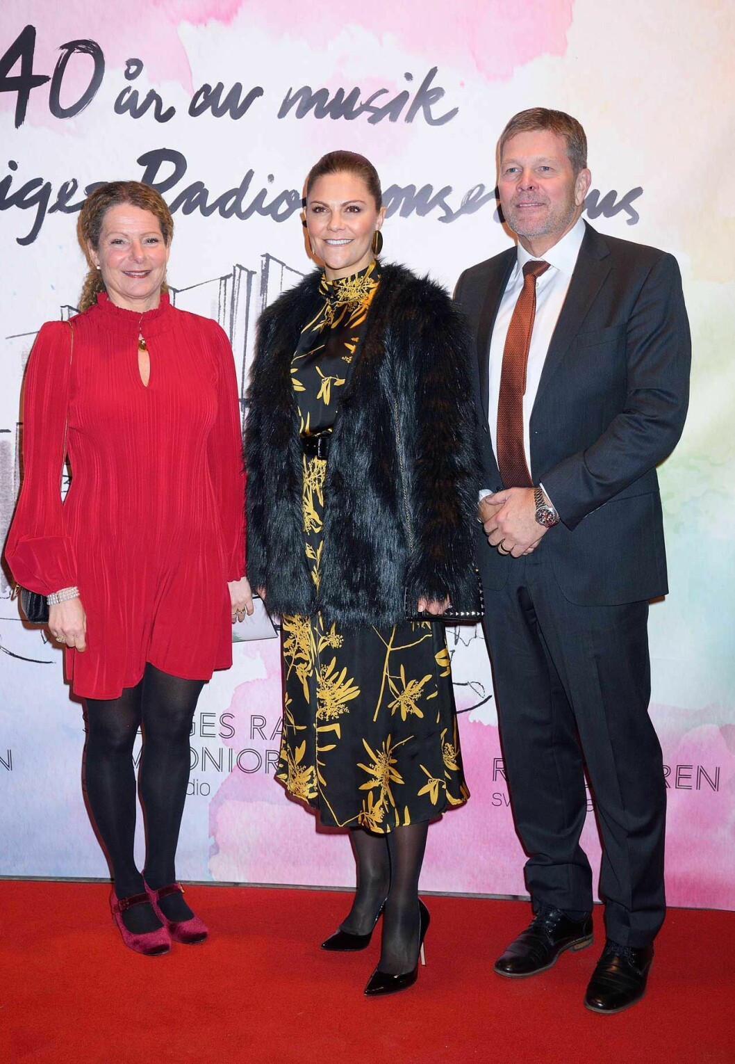 Victoria i klänning från House of Dagmar och jacka från By Malene Birger. Credit: The Royals and I. Victoria