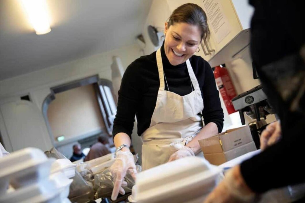 Victoria var på Stadsmissionen och delade ut mat till behövande. Victoria