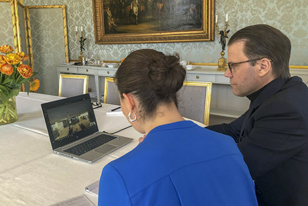 Kronprinsessparet i möte med Skolverket. Victoria och Daniel i videomöte