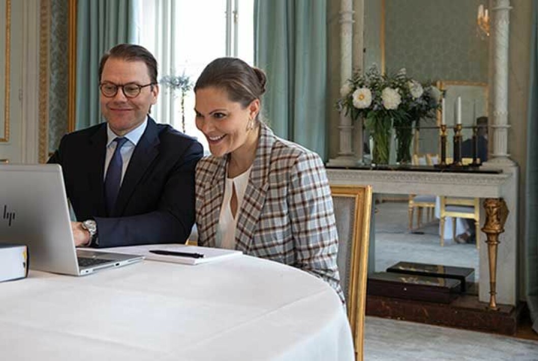 Kronprinsessan Victoria i en ny rutig kavaj. Victoria