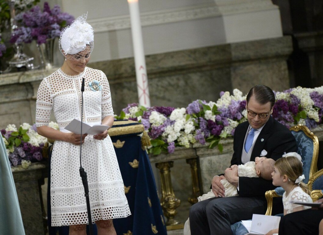 Kronprinsessan i klänning från By Malina. Victoria