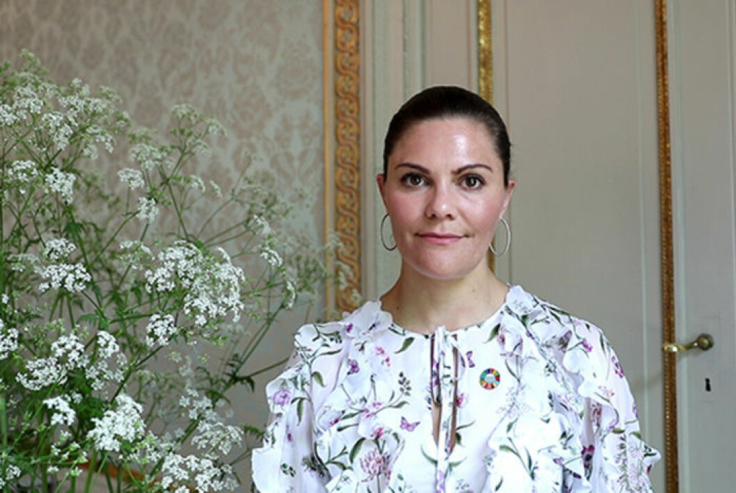 Kronprinsessan i klänning från Giambattista Valli. Victoria