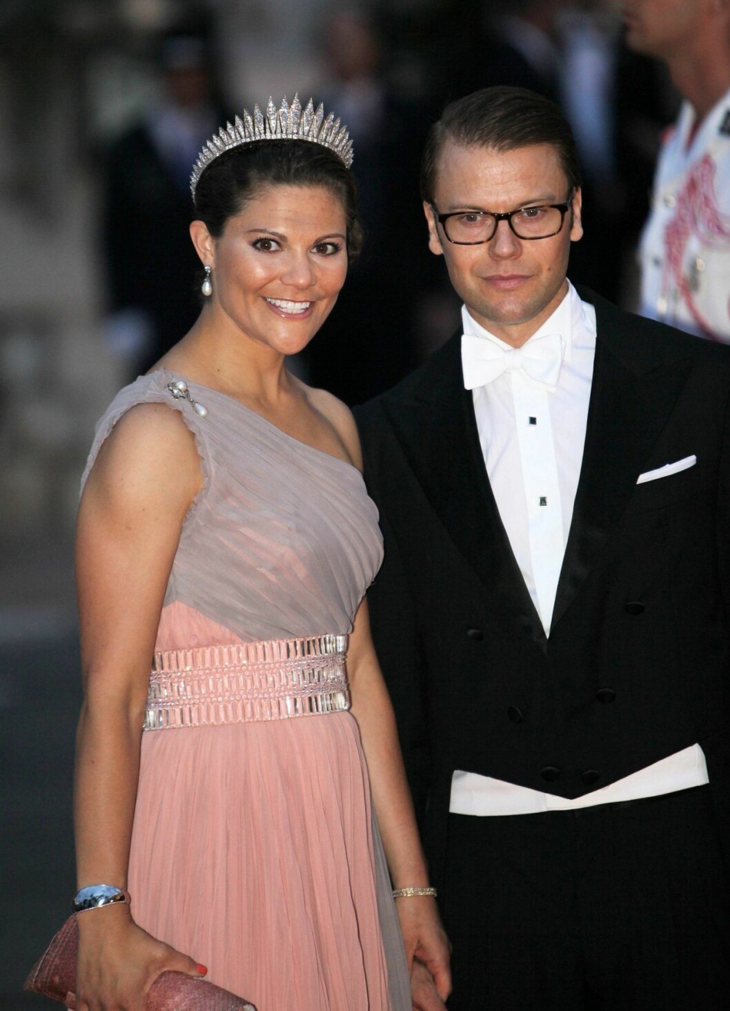 Kronprinsessan med broschen på axeln, 2011. Victoria