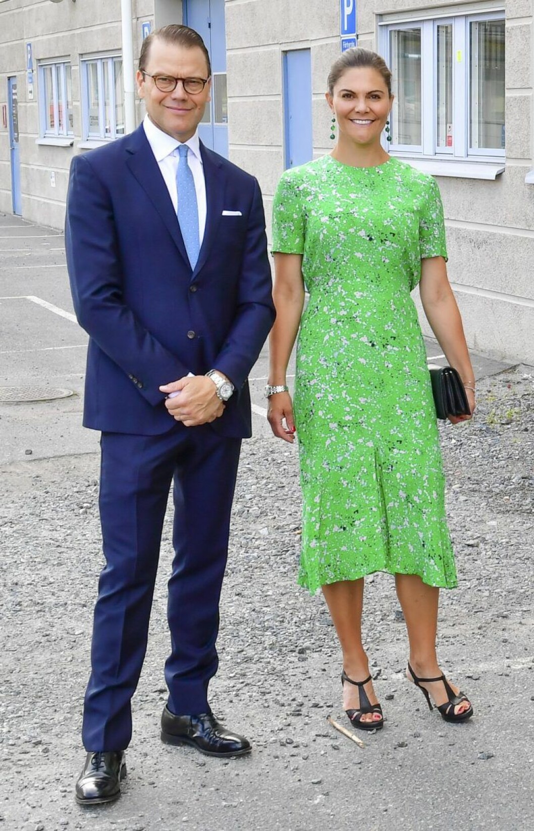 Kronprinsessan i klänning från Tiger. Victoria