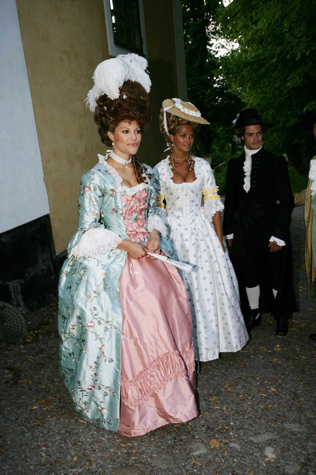 Kronprinsessan Victoria på kusin Gustaf Magnusons maskeradfest 2003. Kronprinsessan Victoria maskerad