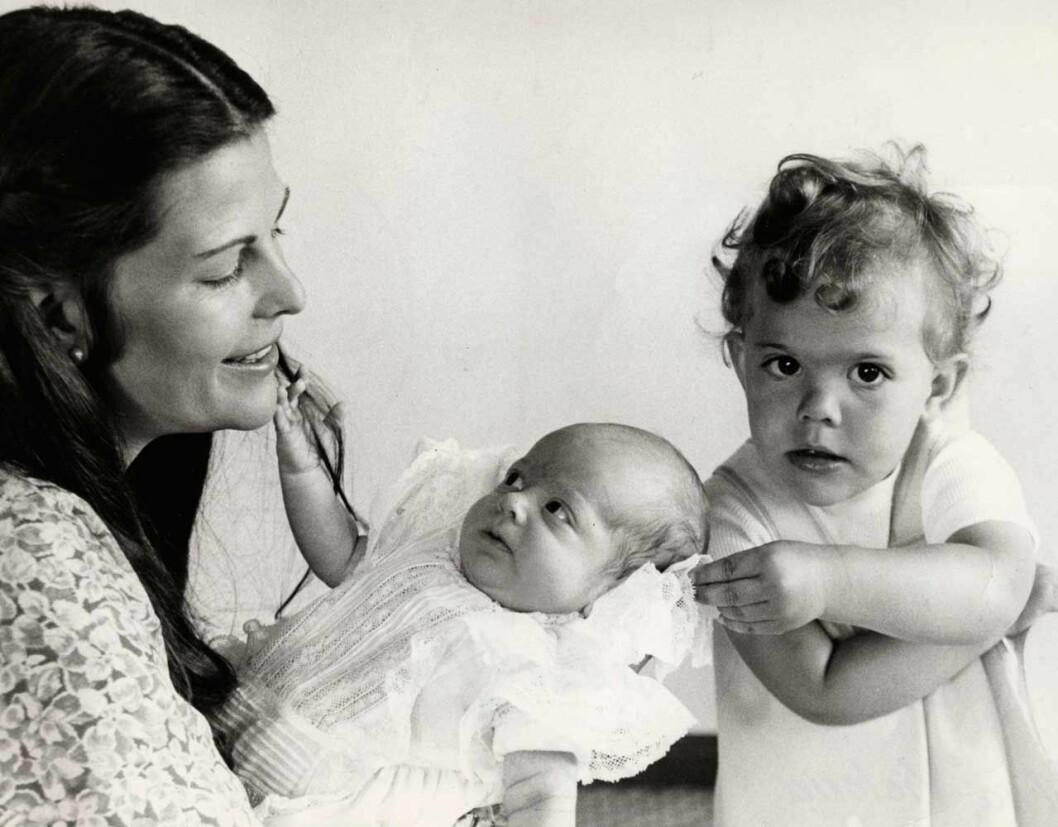Sveriges nyfödde kronprins Carl Philip 1979. Men det varade bara i sju månader, innan storasyster Victoria tog över titeln. Sveriges nyfödde kronprins Carl Philip 1979. Men det varade bara i sju månader, innan storasyster Victoria tog över titeln.