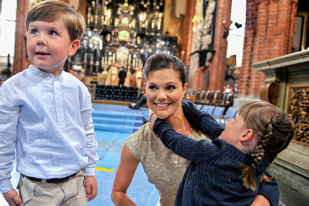 Prins Christian och prinsessan Ingrid Alexandra med sin gudmor kronprinsessan Victoria. Kronprinsessan Victoria med brudnäbbarna 2010