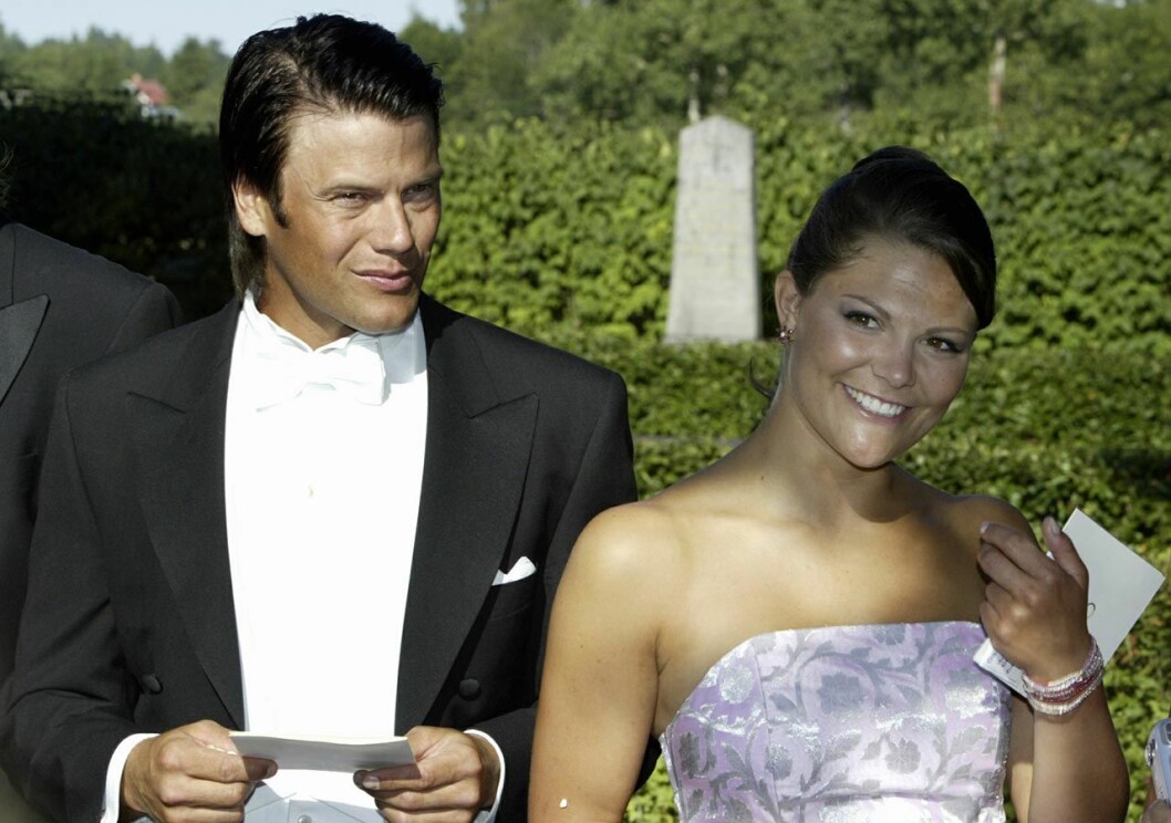 Victoria och Daniel gick på bröllopet tillsammans, och ställde glatt upp på bild för första gången!