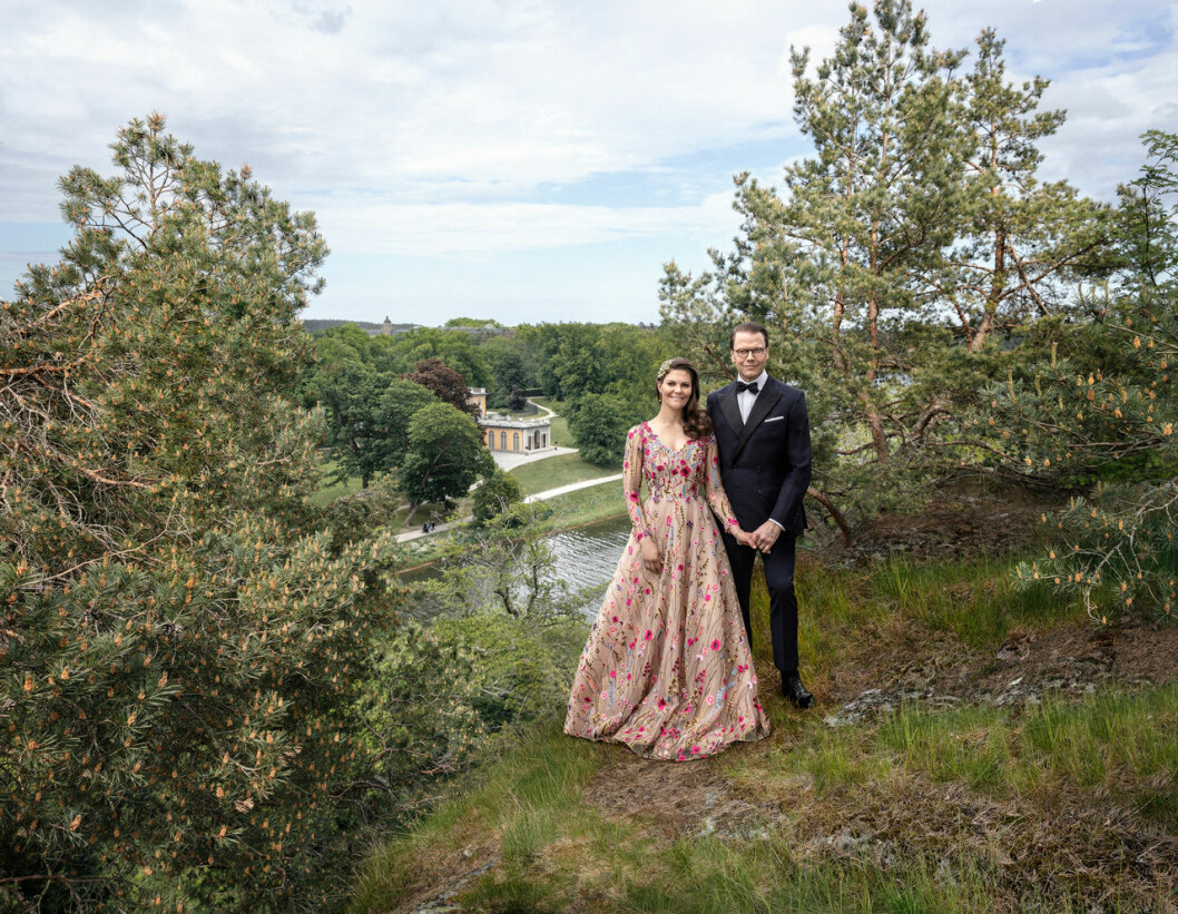 Kronprinsessan Victoria i klänning från Frida Jonsvens och tiara från Maria Nilsdotter. Victoria
