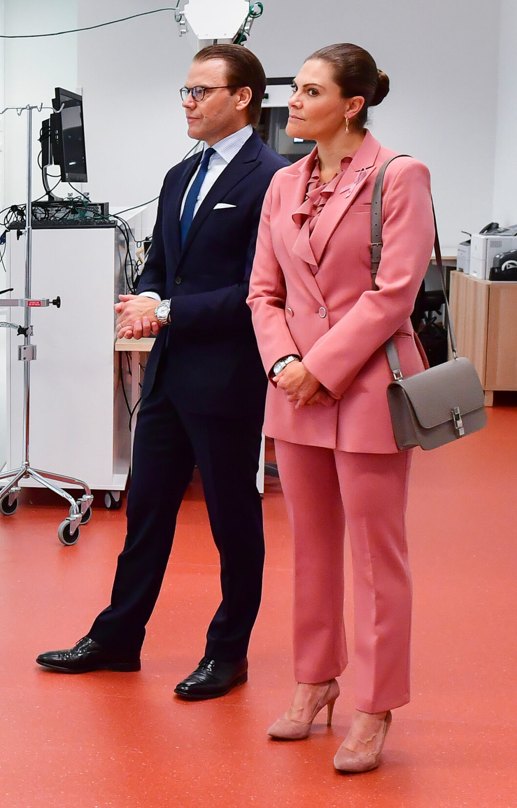 Kronprinsessparet bar inte andningsskydd. Kronprinsessan Victoria Prins Daniel Ecmo-Centrum Karolinska