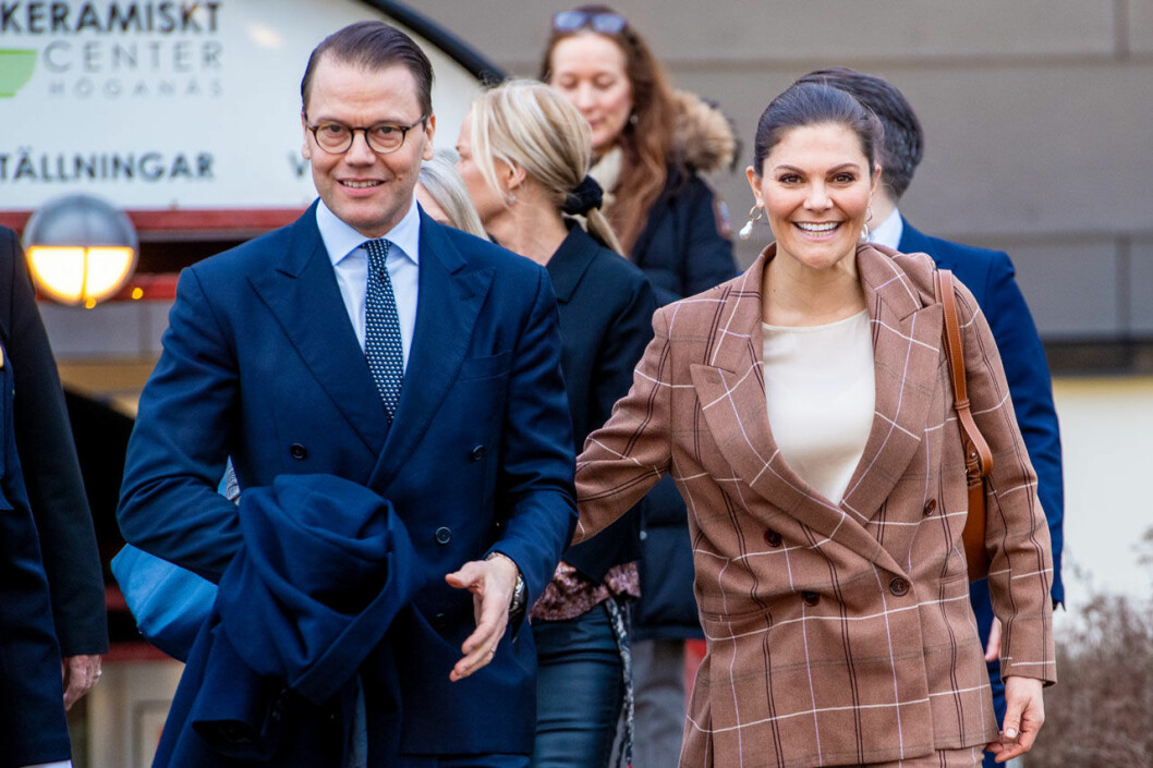 En lyckad dag på jobbet! Kronprinsessan Victoria och prins Daniel i Höganäs.