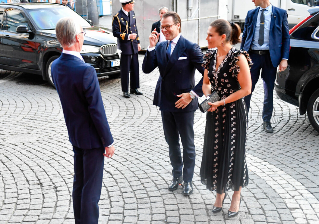 Konserthuschefen Stefan Forsberg tog emot. Kronprinsessan Victoria prins Daniel Stockholms konserthus Stefan Forsberg