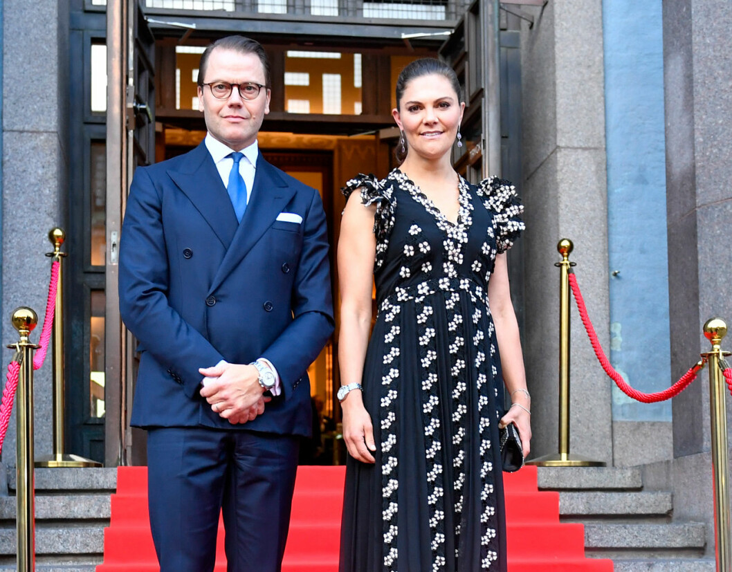 Victoria och Daniel utanför Konserthuset. Kronprinsessan Victoria prins Daniel Stockholms konserthus