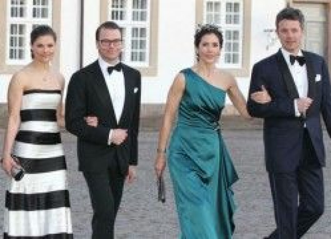 Kronprinsessan Victoria och Daniel samt kronprins Frederik med sin Mary.