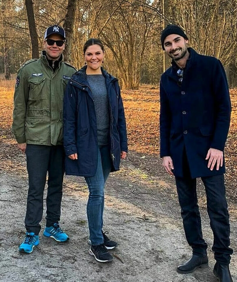 Joni Sanderovitch träffade kronprinsessparet – och fick denna fina bild och ett minne för livet. Kronprinsessan Victoria och prins Daniel med Joni Sanderovitch i Hagaparken