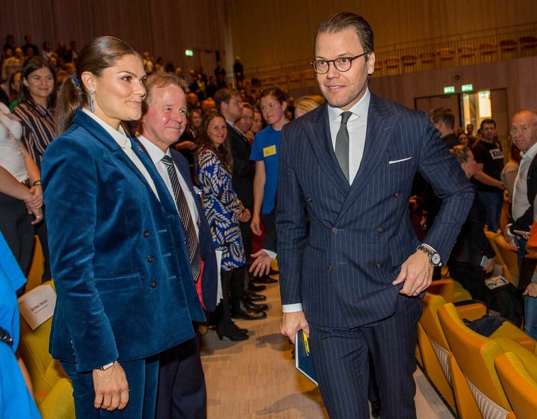 Musiken pumpade i Aula Medica och kronprinsessparet släppte loss. Vilket tryck det blev! Musiken pumpade i Aula Medica och kronprinsessan Victoria och prins Daniel släppte loss. Vilket tryck det blev!