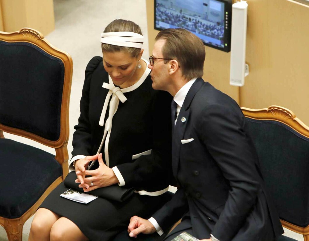 Högtidligt, men också plats för en viskning.